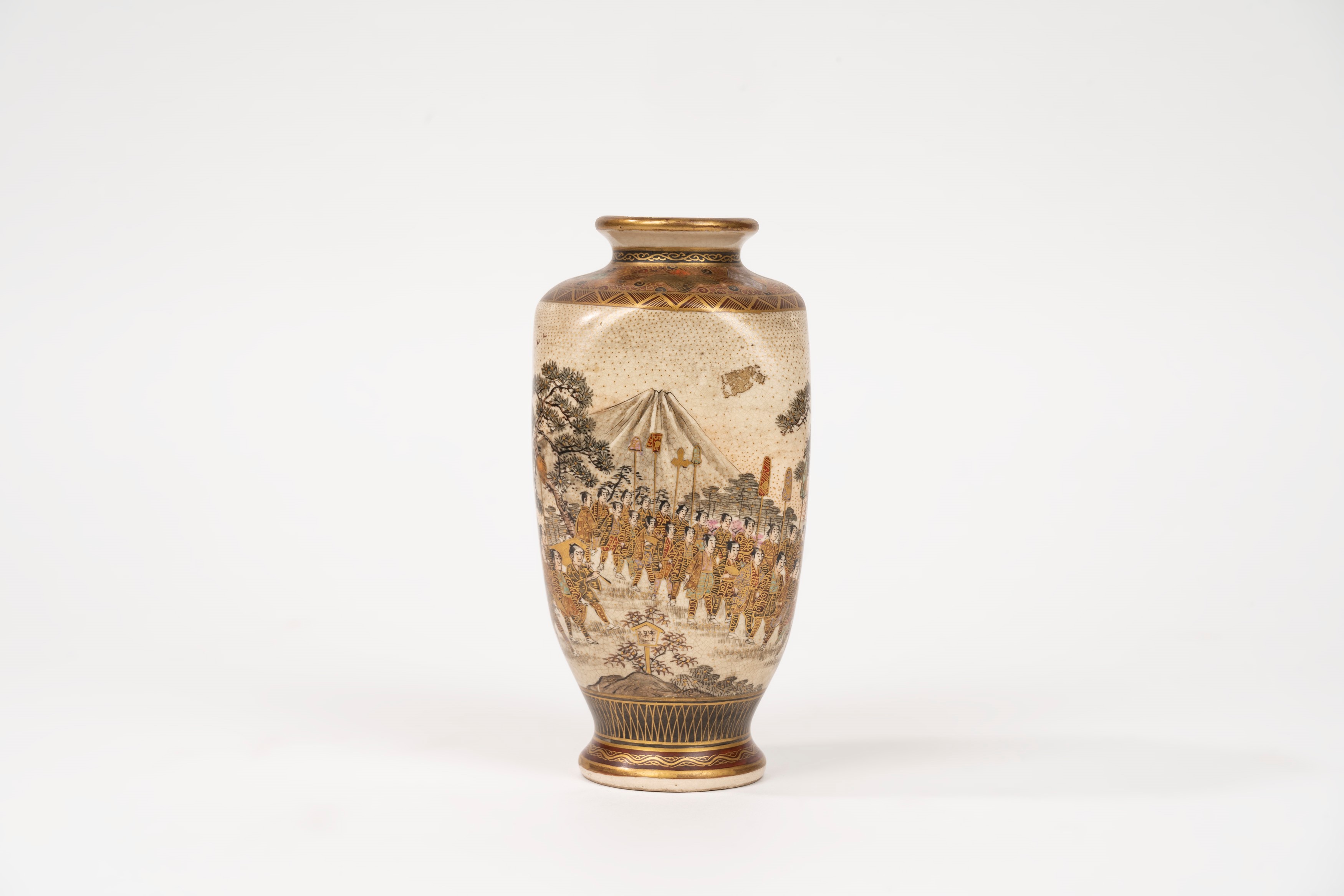 Vaso Satsuma in Porcellana Policroma e Oro, Giappone Periodo Meiji