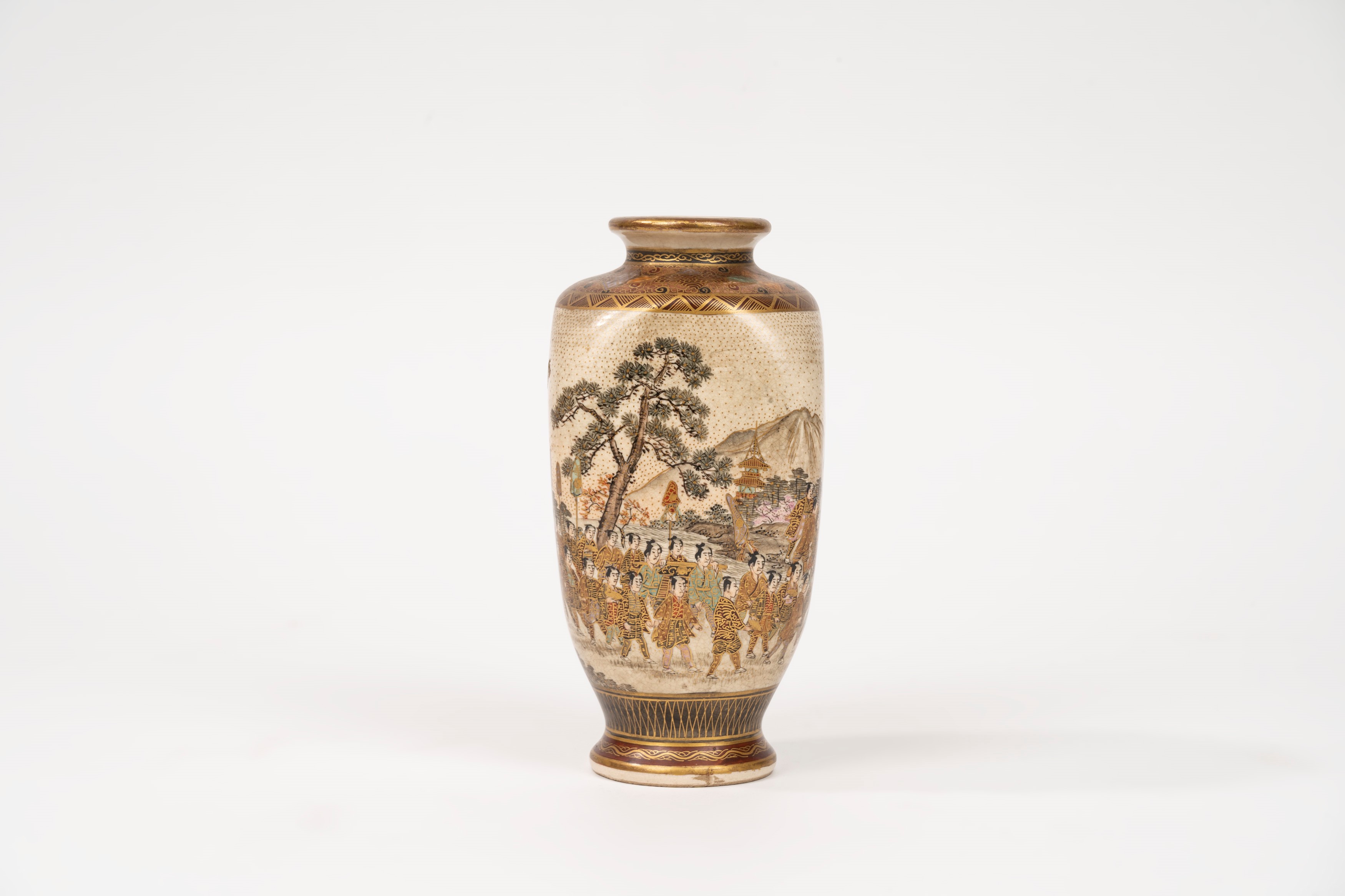 Vaso Satsuma in Porcellana Policroma e Oro, Giappone Periodo Meiji