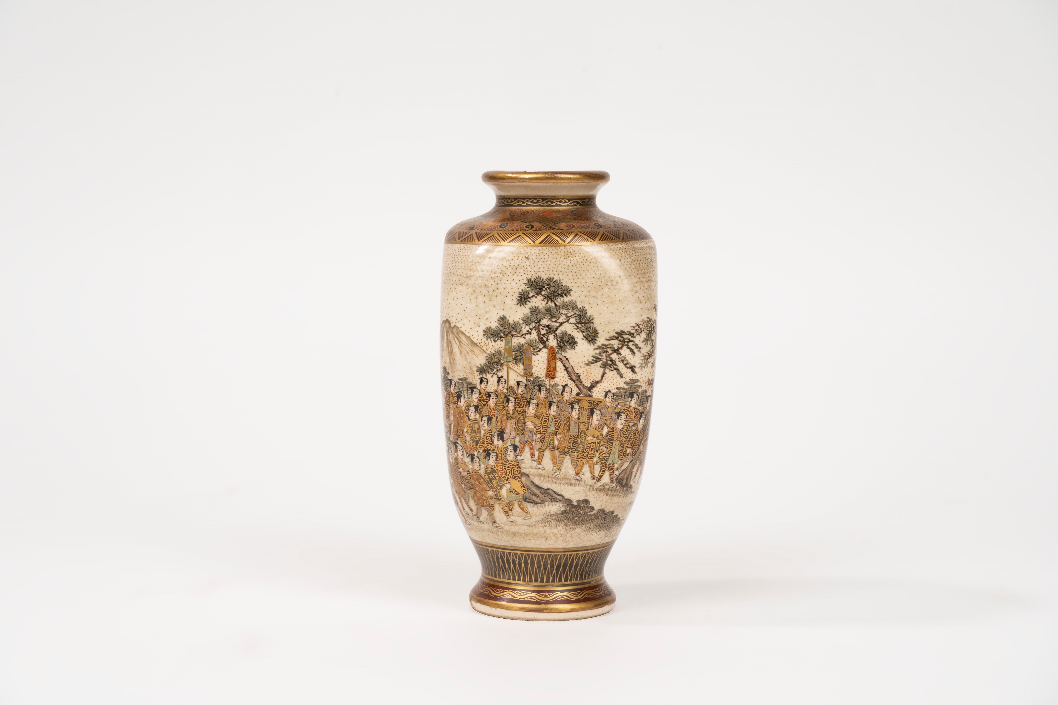 Vaso Satsuma in Porcellana Policroma e Oro, Giappone Periodo Meiji