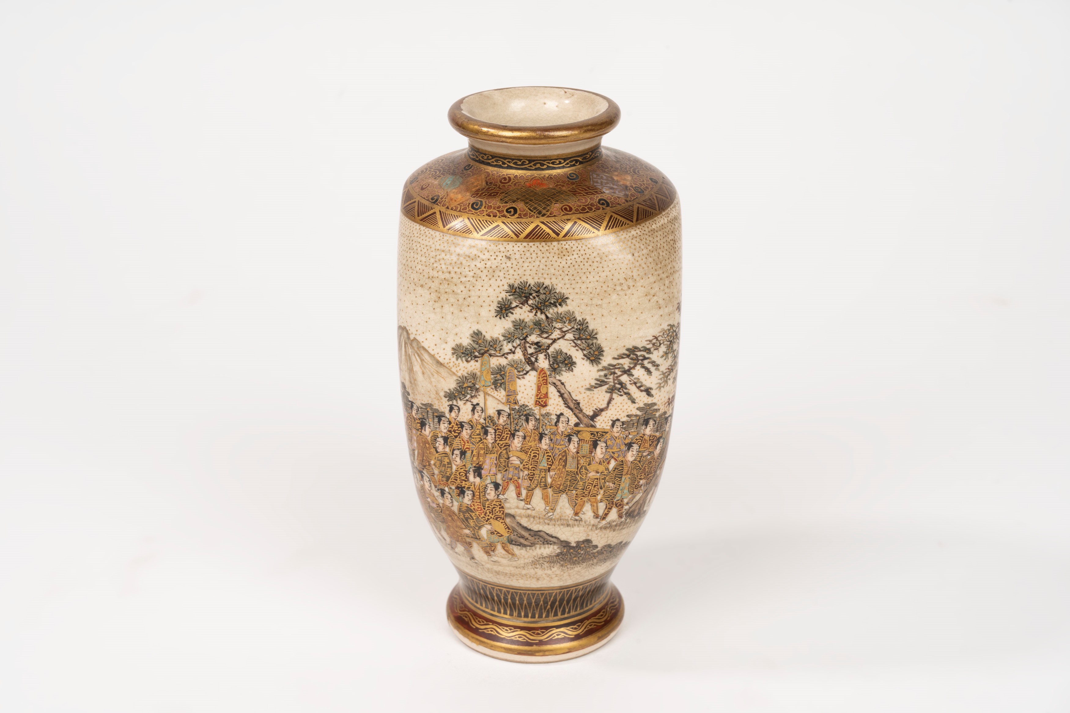 Vaso Satsuma in Porcellana Policroma e Oro, Giappone Periodo Meiji
