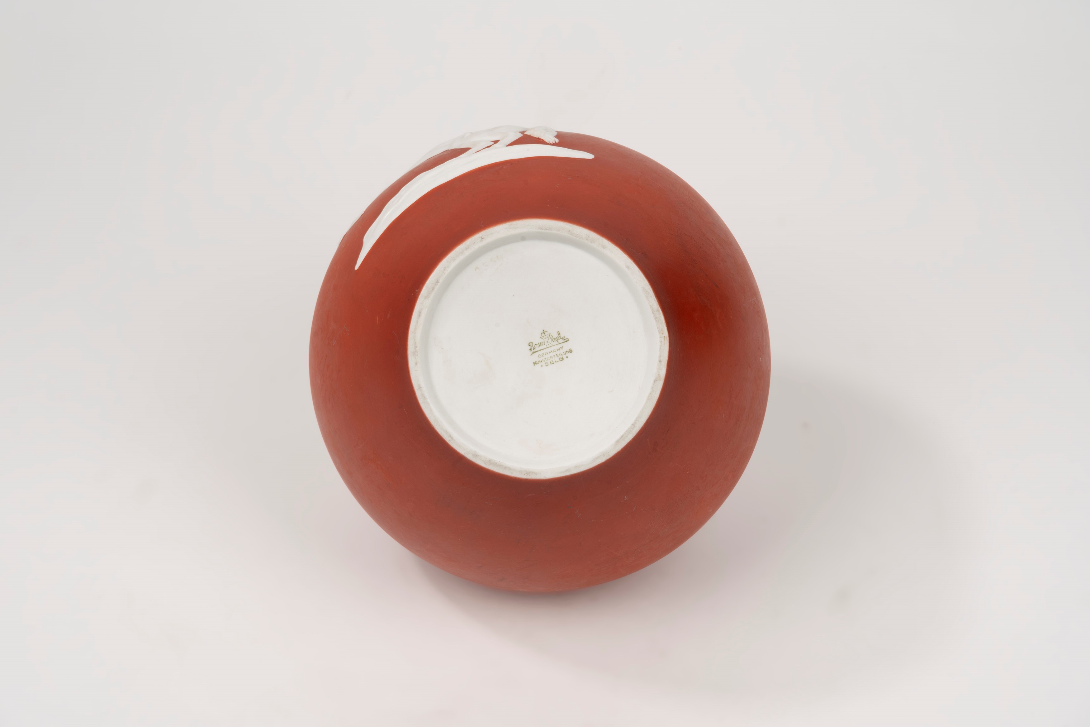Vaso in Porcellana Rosenthal Rosso con Bassorilievo in Biscuit Raffigurante Amazzone, Anni '50 de...