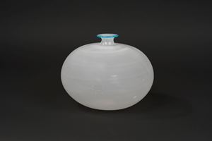 Vaso in vetro di forma circolare a mezza filigrana, secolo XX