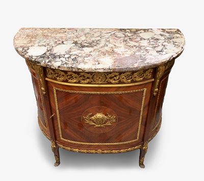 Importante Credenza a Demi-lune in Legno Bois De Rose Intarsiato, con Eleganti Finiture in Bronzo...