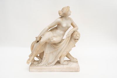 Statua in Alabastro Raffigurante Arianna sulla Pantera