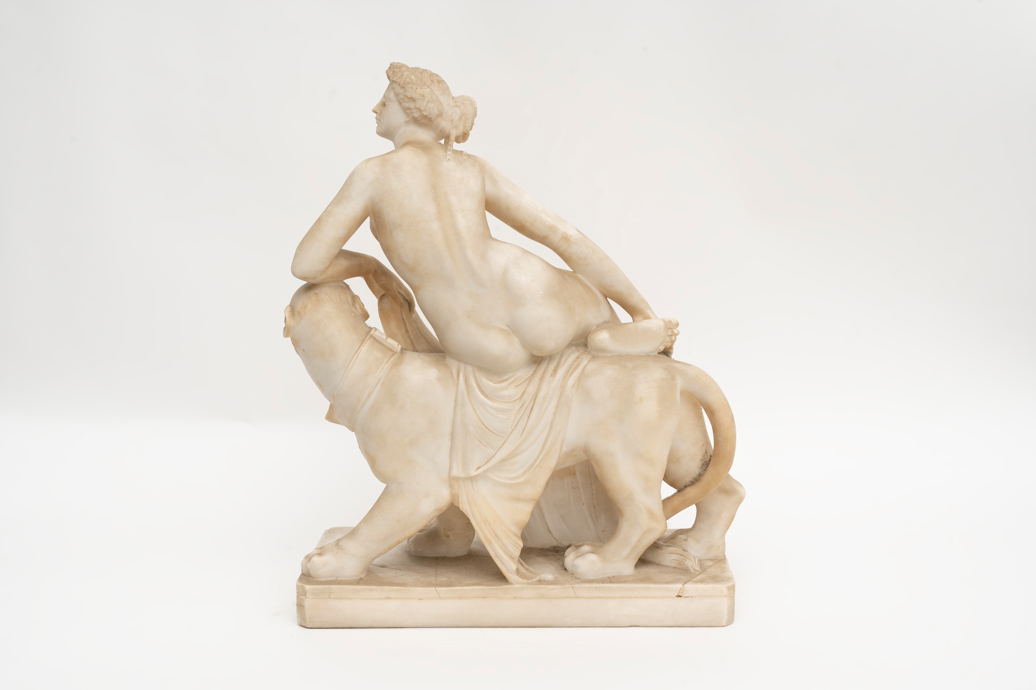 Scuola Inglese, Secolo XIX - Statua in Alabastro Raffigurante Arianna sulla Pantera