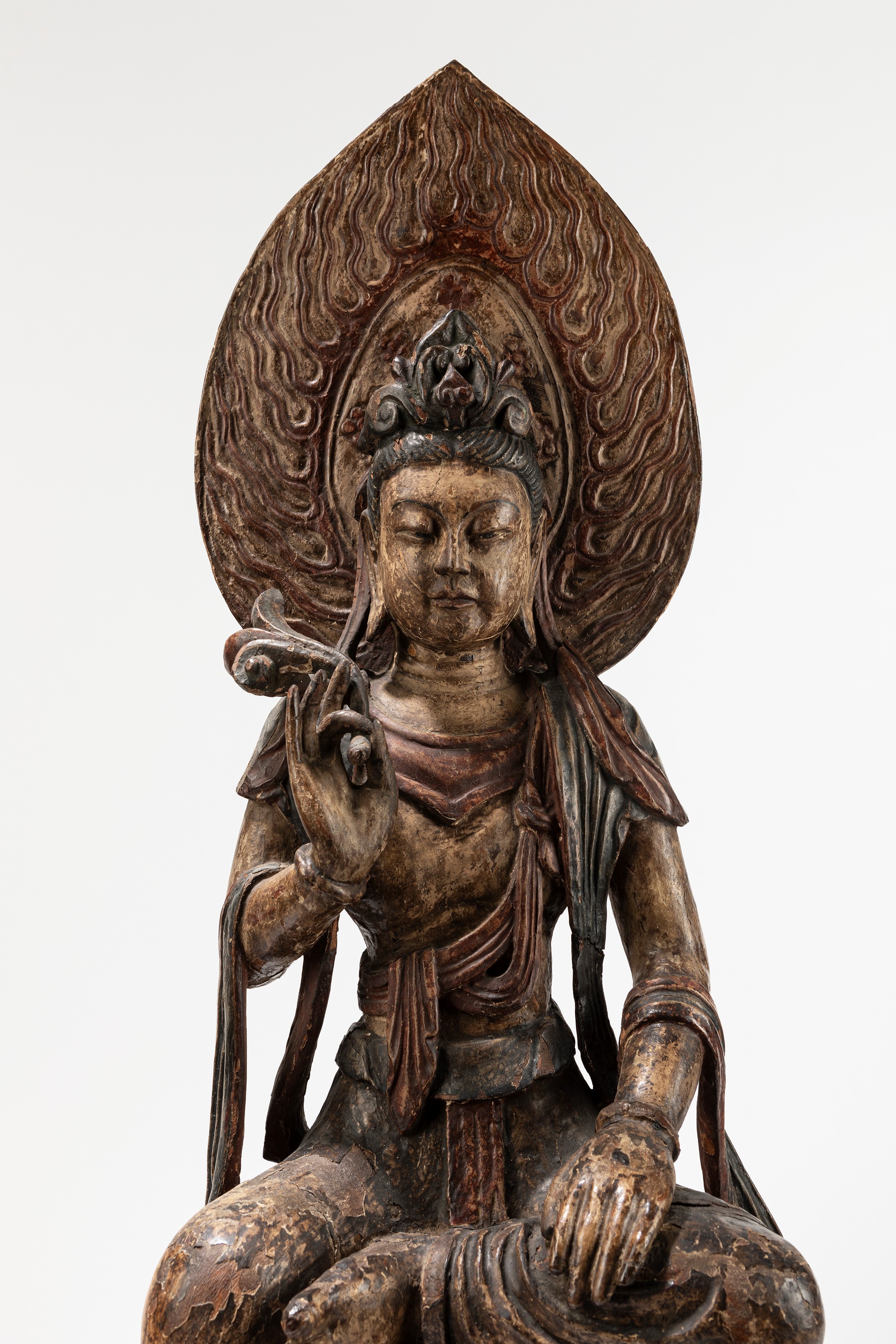 Scultura in legno policromo raffigurante Guanyin