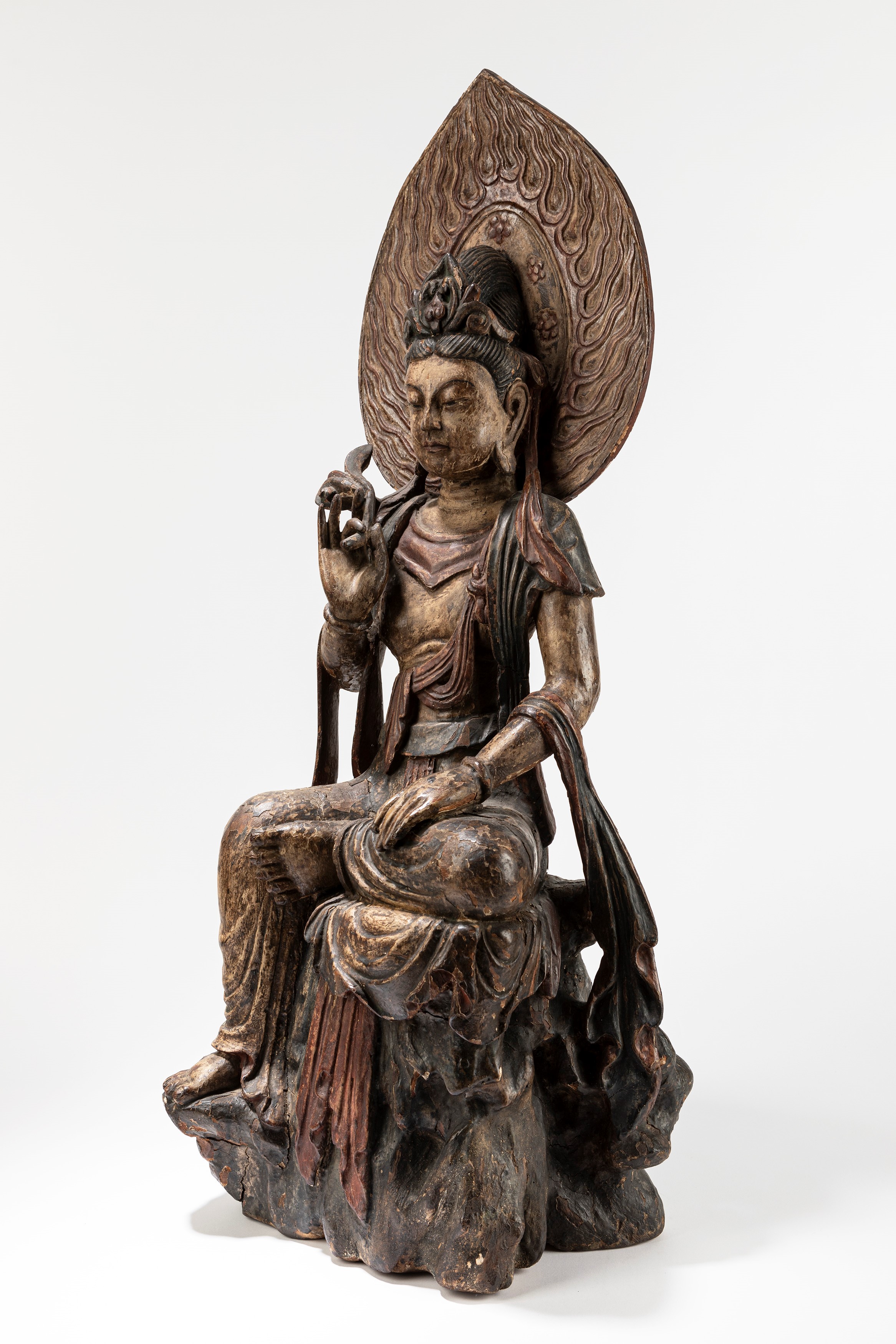 Scultura in legno policromo raffigurante Guanyin