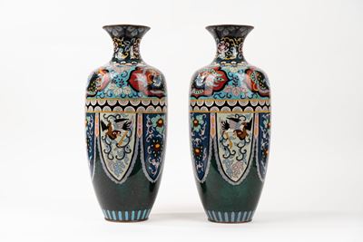 Coppia di Vasi Cloisonné, Giappone, Periodo Meiji (1868-1912)