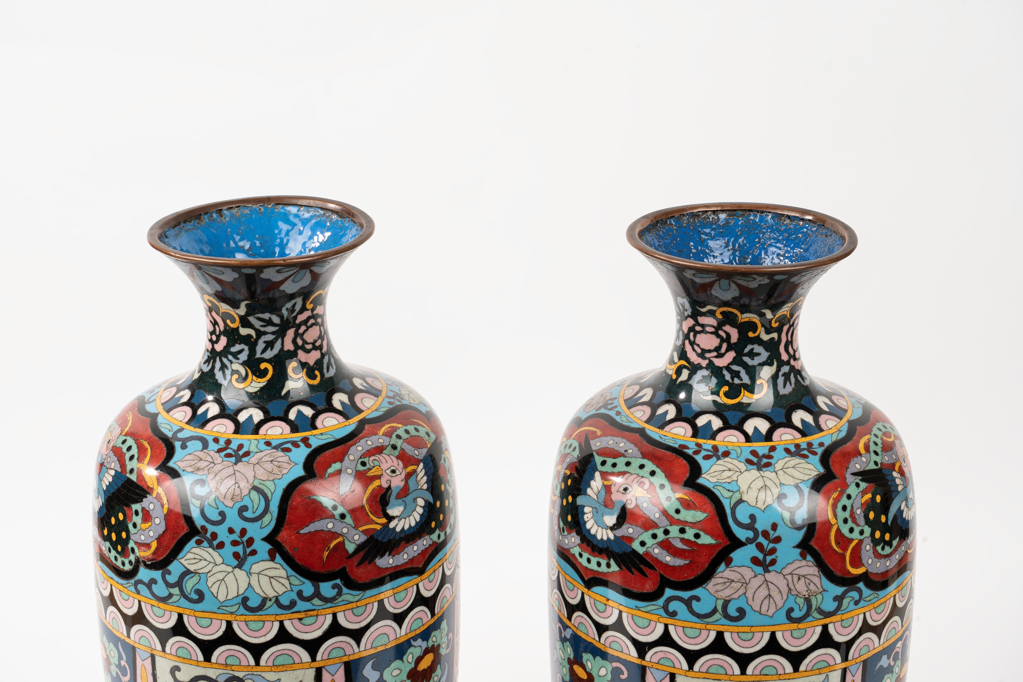 Coppia di Vasi Cloisonné, Giappone, Periodo Meiji (1868-1912)