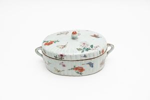  - Polychrome porcelain vegetable bowl, China, early 19th century