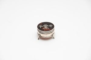 - Small silver box with horn lid, England, 19th century