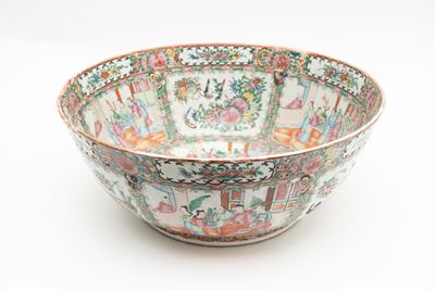 Grande Ciotola in Porcellana Famiglia Rosa, Canton, Cina Secolo XIX