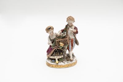 Gruppo Scultoreo in Porcellana Policroma Raffigurante Bambini con Uccellino, Vienna Secolo XIX