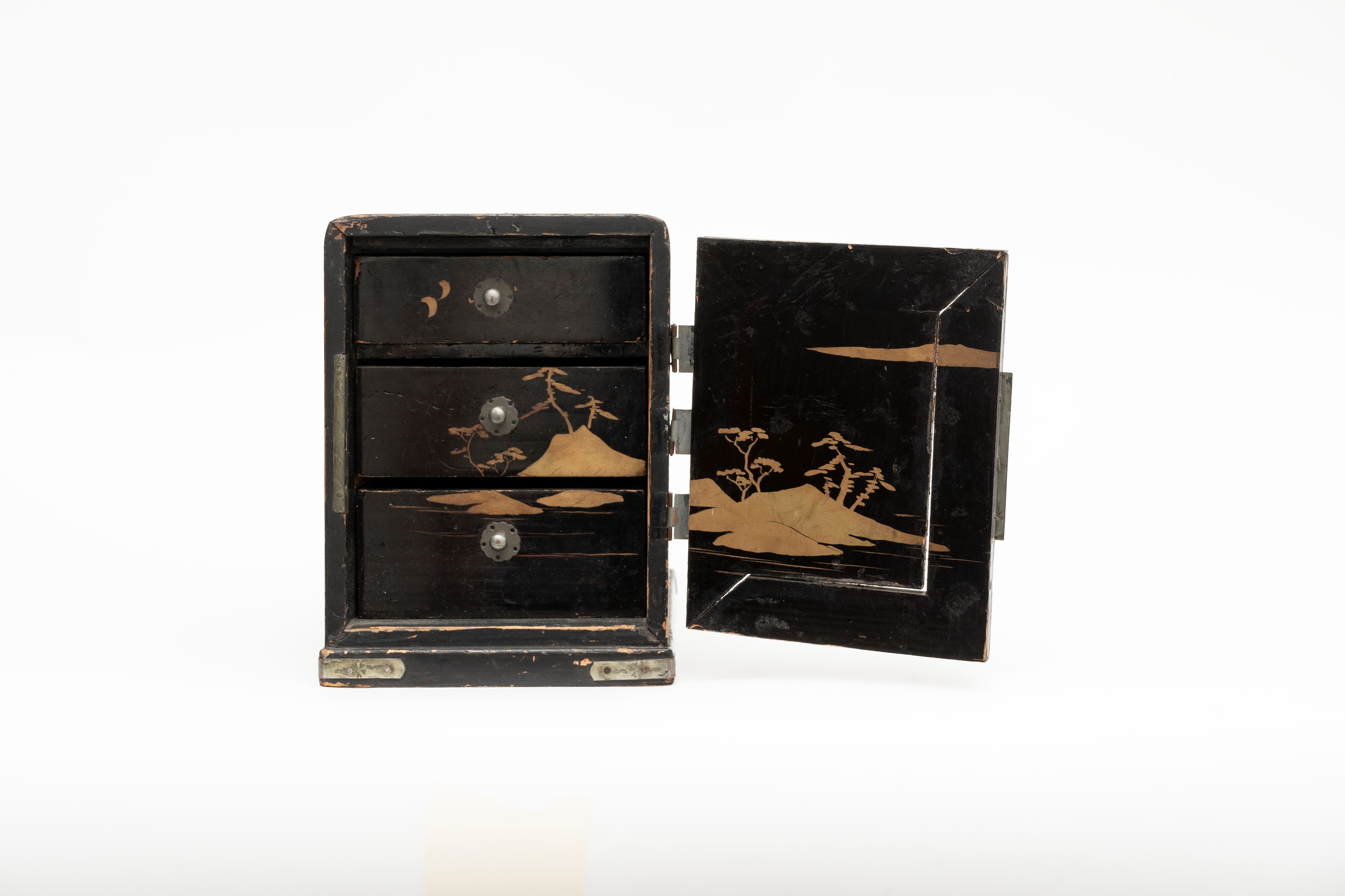 Piccolo Mobile in Lacca Nera con Decori in Oro, Giappone Periodo Meiji (1868-1912)
