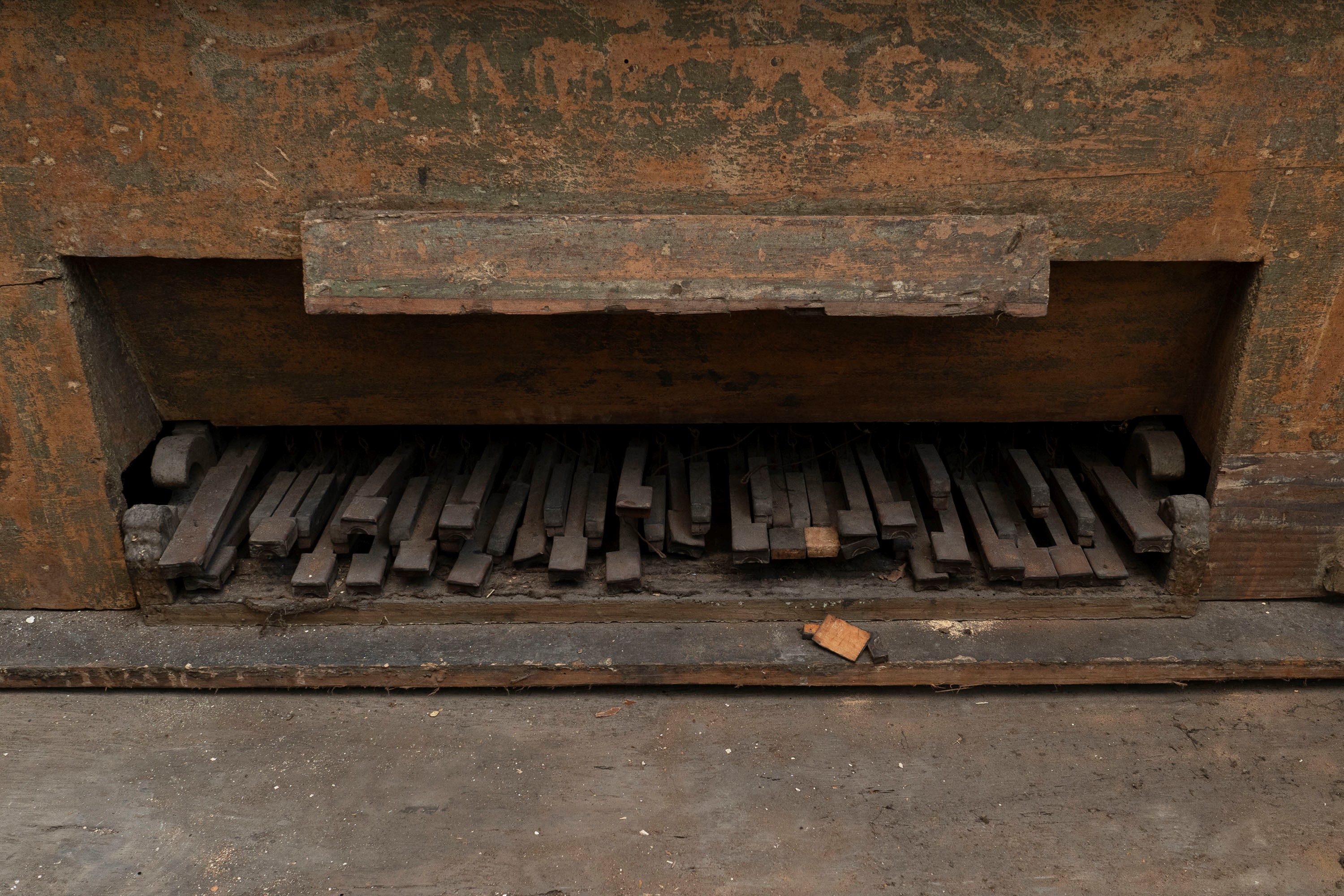 Organo a Doppio Corpo in Legno Laccato e Dipinto a Motivi Ornamentali, Italia Secolo XVIII