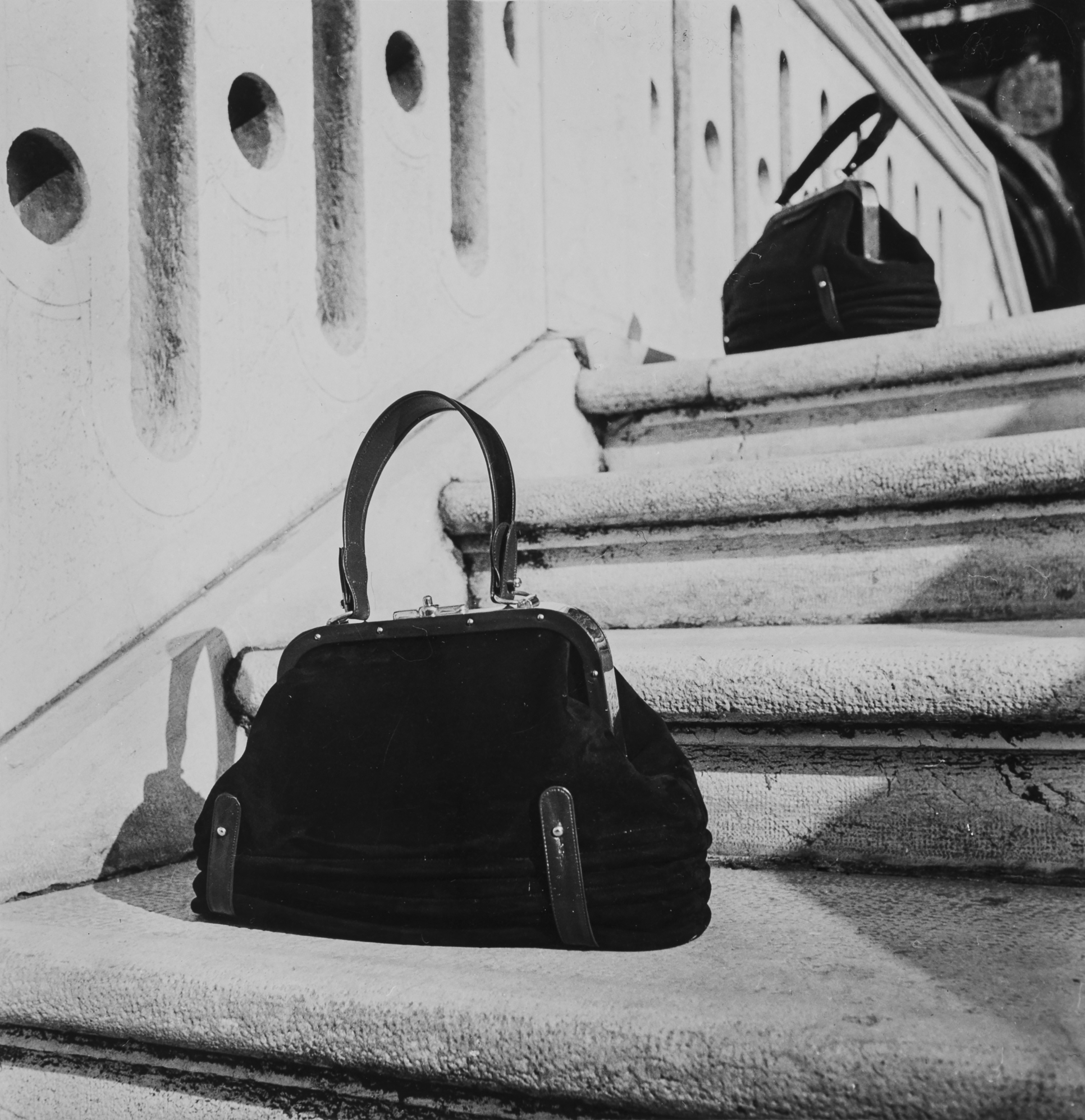 Frank Horvat - Senza Titolo (borse)