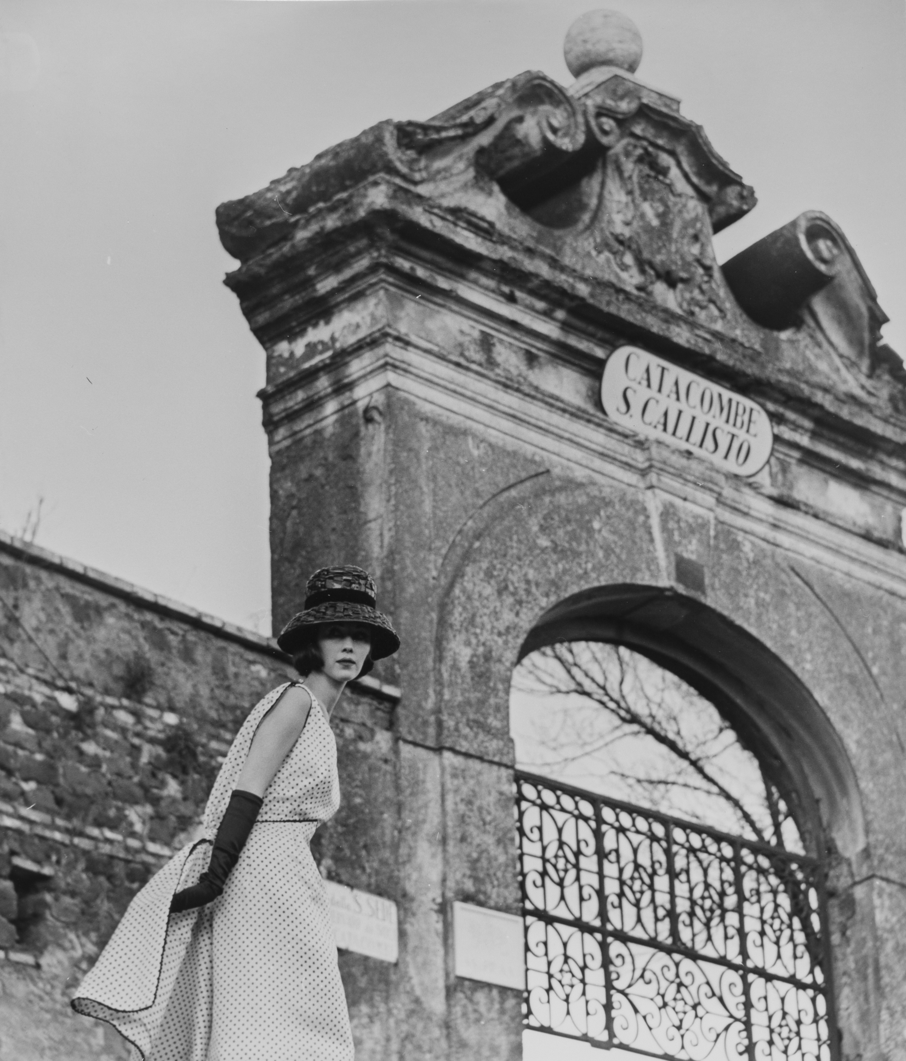 Fortunato Scrimali - Senza Titolo (abiti Valentino e Emilio Schuberth)