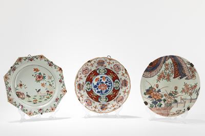 Cina, Tre piattini in porcellana, secolo XIX/XX