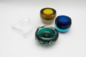 Lotto composto da quattro posaceneri in vetro, secolo XX