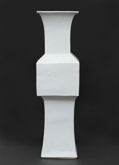 Grande Vaso in Porcellana Bianca di Forma Quadrangolare, Cina Secolo XIX
