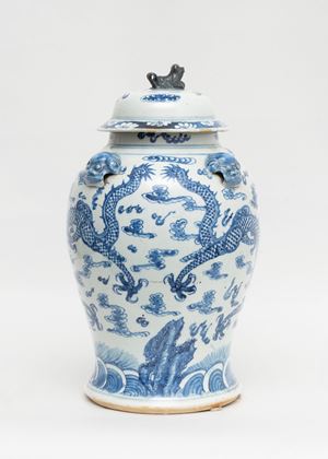 Blue and white porcelain vase with lid, China, 19th century