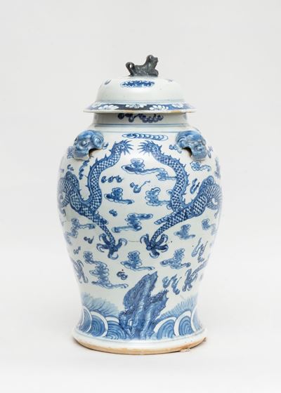 Vaso in Porcellana Bianca e Blu con Coperchio, Cina Secolo XIX