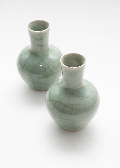 Coppia di Vasetti in Porcellana Verde Celadon, Cina, Secolo XX