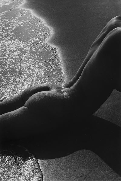 Nude on the beach, Camargue - Stampa alla gelatina ai sali d'argento, 1982