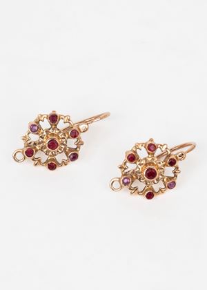 Pair of earrings in 18k yellow gold and garnets, 19th century