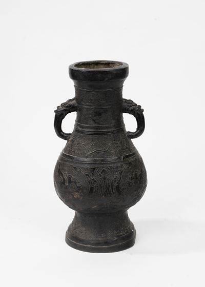 Vaso Biansato in Bronzo, Cina Dinastia Ming (1368-1644)
