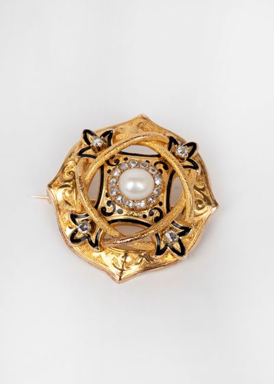 Spilla in Oro Giallo 9k con Perle, Diamanti e Smalto, Secoli XIX-XX