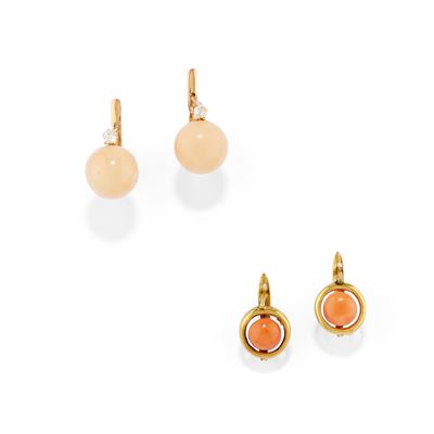 Orecchini in oro giallo 14k con corallo rosa e corallo rosso