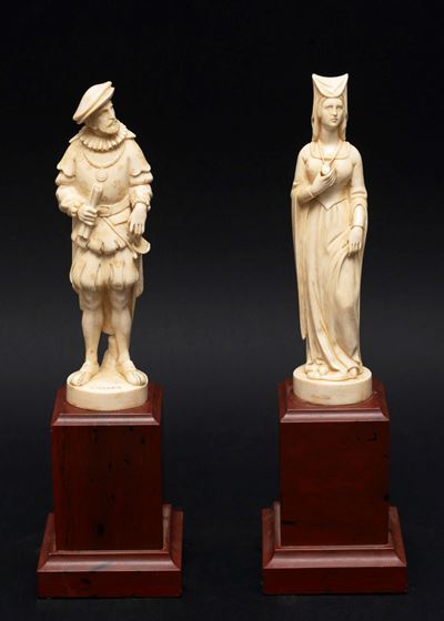 ☼ Coppia di Sculture in Avorio Raffiguranti Nobiluomo e Nobildonna in Abiti Rinascimentali
