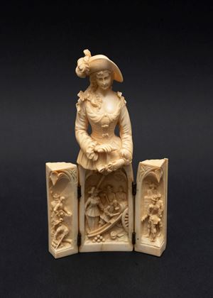 Scuola francese, secolo XIX - ☼ Ivory sculpture depicting a noblewoman with a plumed hat, Dieppe manufacture