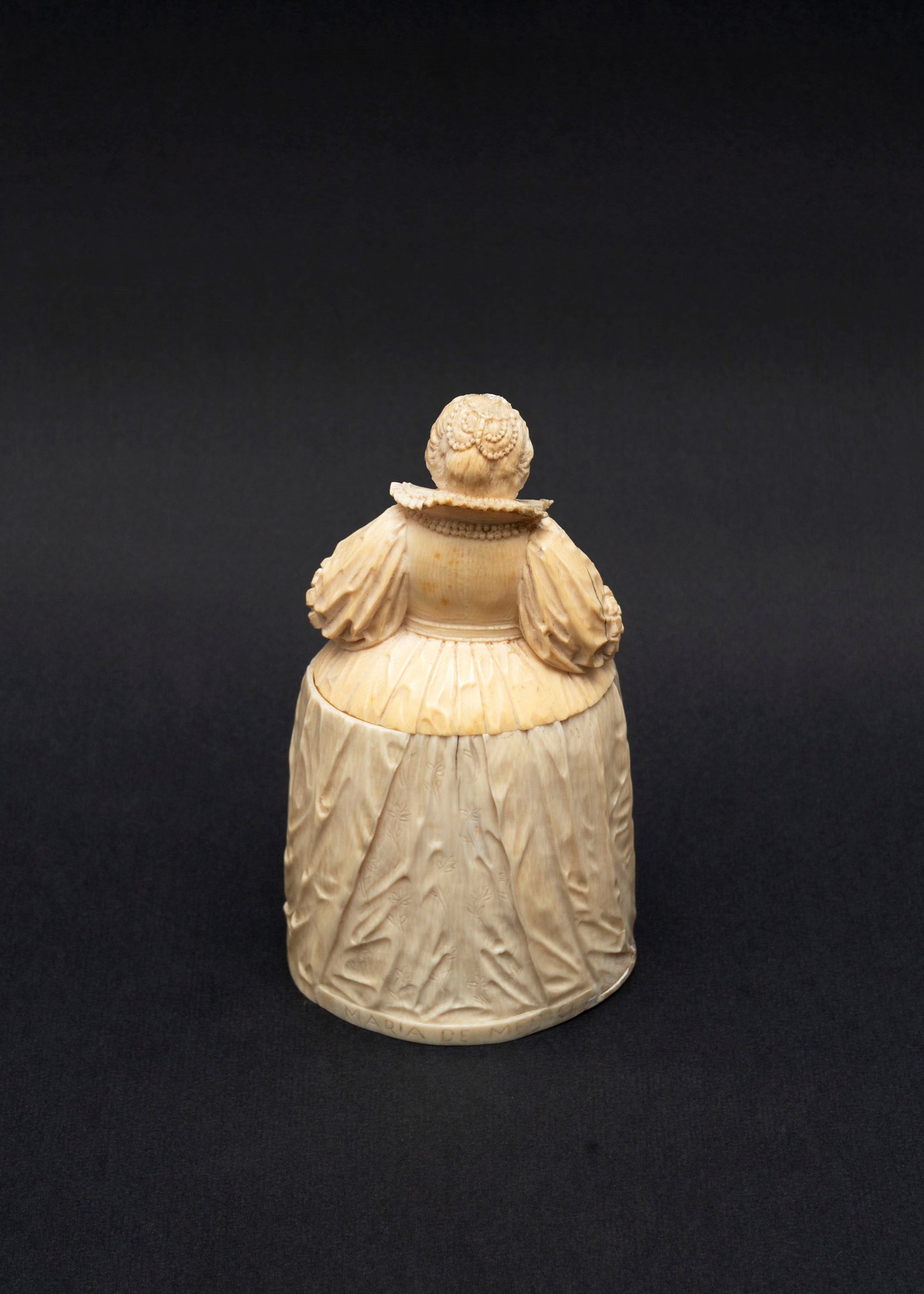 Scuola Francese, Secolo XIX - ☼ Scatola in Avorio Raffigurante Maria De' Medici, Manifattura di D...