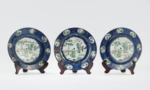 THREE LARGE 'POWDER-BLUE-GROUND' FAMILLE VERTE PORCELAIN CHARGERS