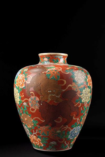 Ceramica, Vaso globulare con decorazione a leoni
