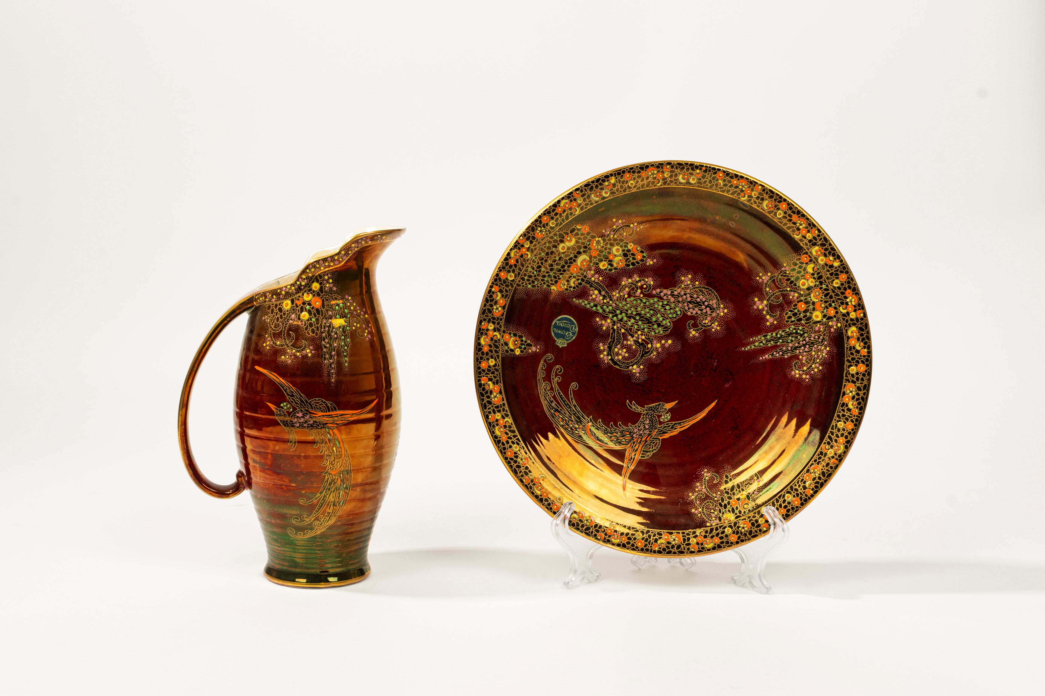 Brocca e Piatto in Ceramica Smaltata Policroma a Fondo Rosso Rame, Manifattura Crown Devon, Inghi...