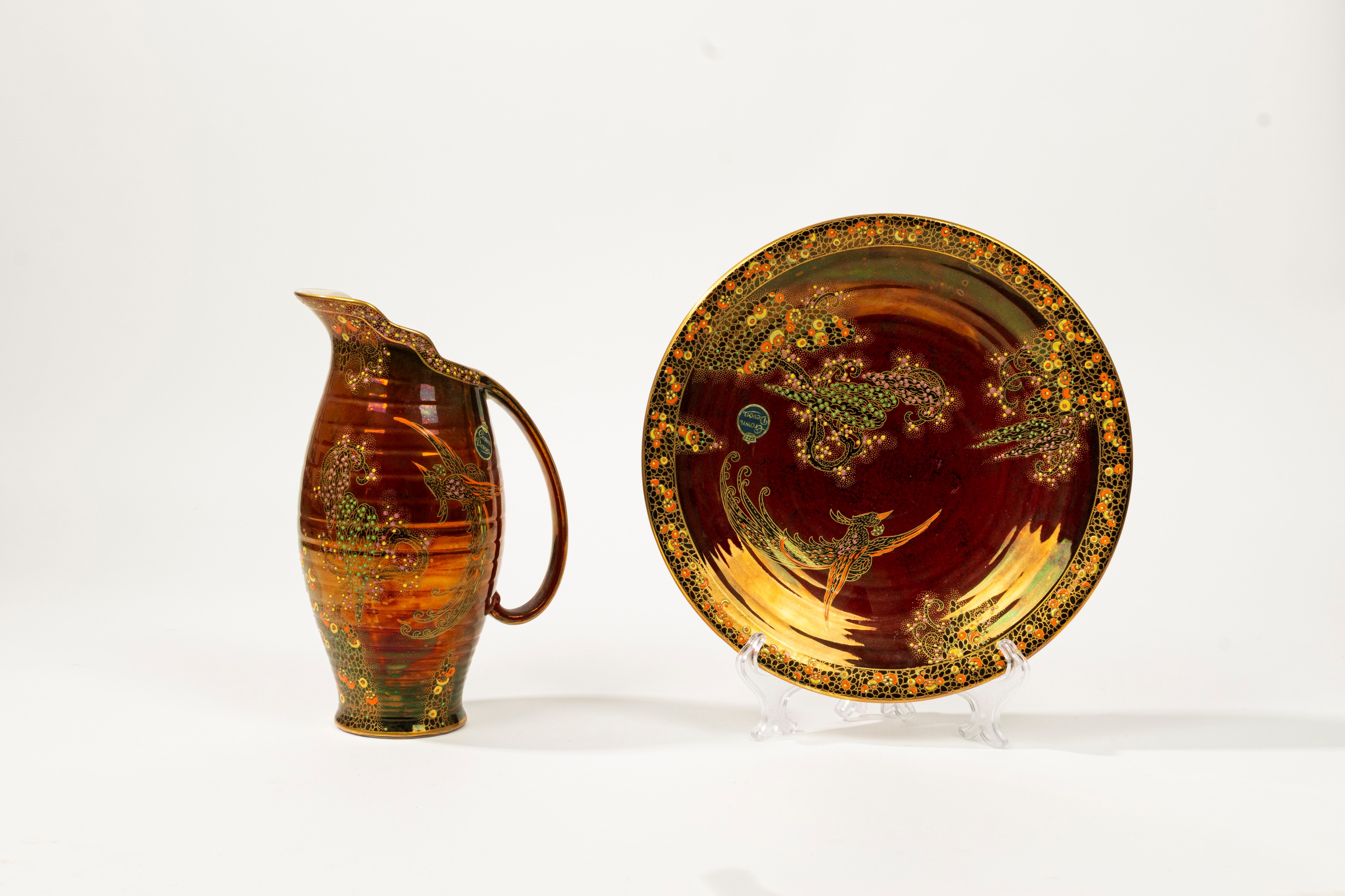 Brocca e Piatto in Ceramica Smaltata Policroma a Fondo Rosso Rame, Manifattura Crown Devon, Inghi...