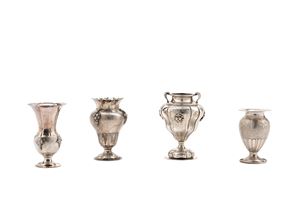 Quattro piccoli vasi