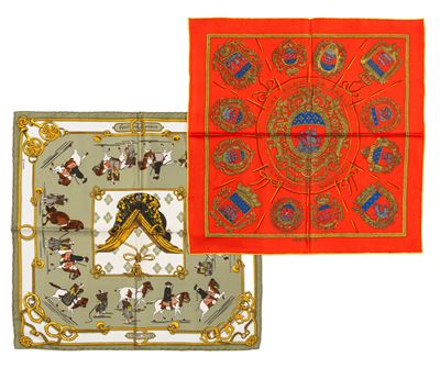 Lotto Composto da Due Foulard da Tasca Equitation Japonaise e Les Armes De Paris
