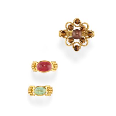 Tre anelli in oro giallo 18k con pietre preziose