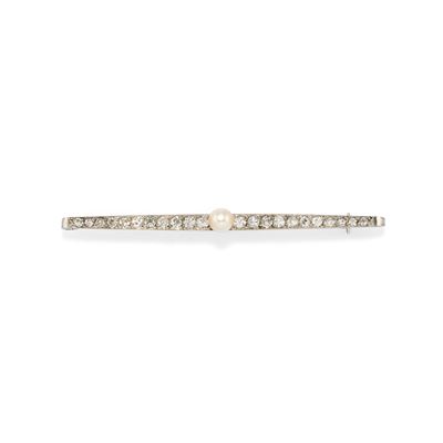 Spilla con diamanti taglio vecchio e perla coltivata, oro giallo 18k e platino, circa 1925