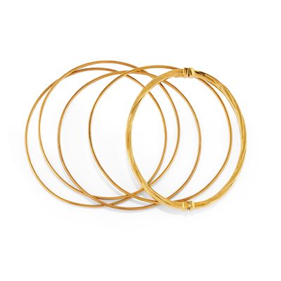 Cinque bracciali in oro giallo 18k