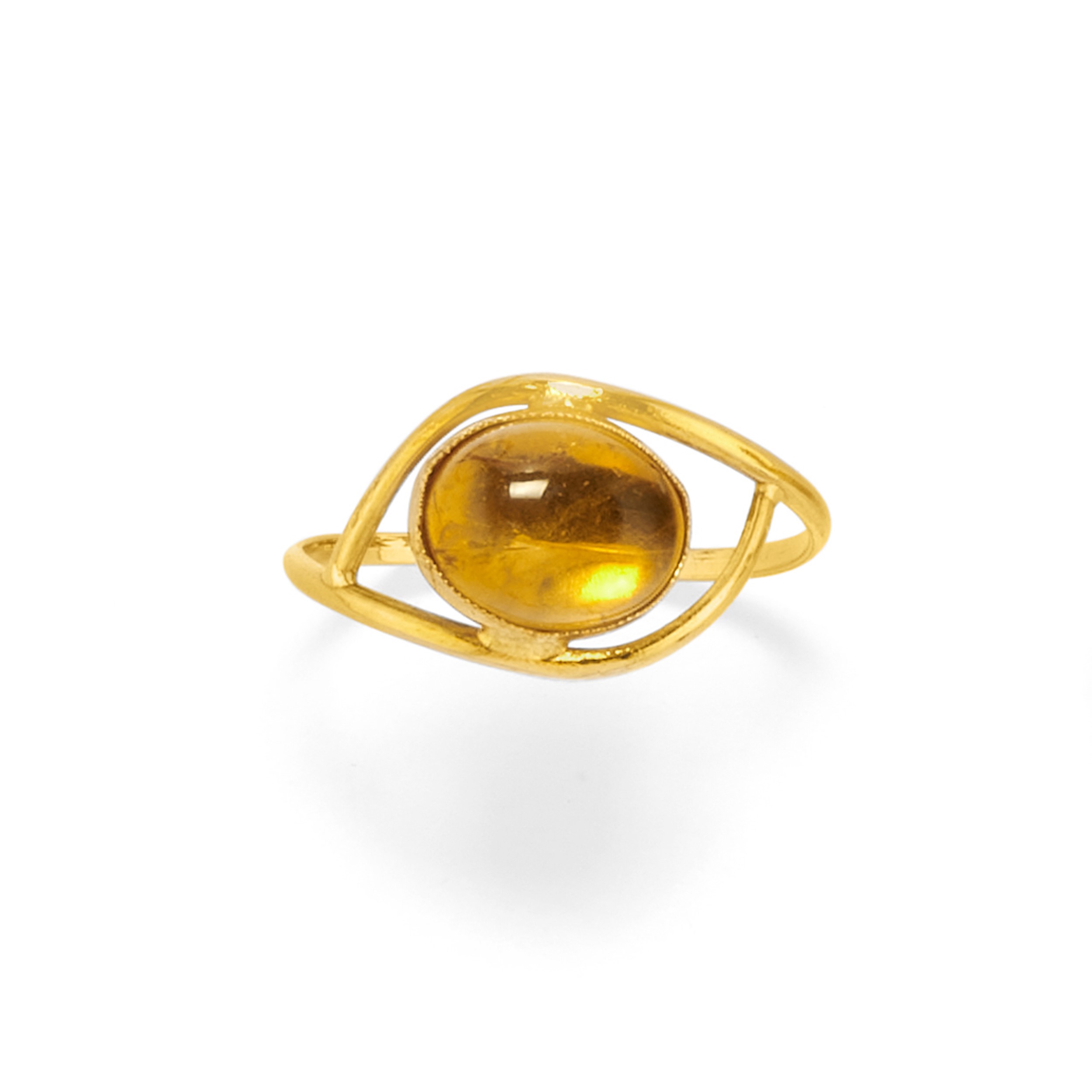 Cinque anelli in oro giallo 18k con zaffiri, rubini, diamanti, perle coltivate, onice e ambra
