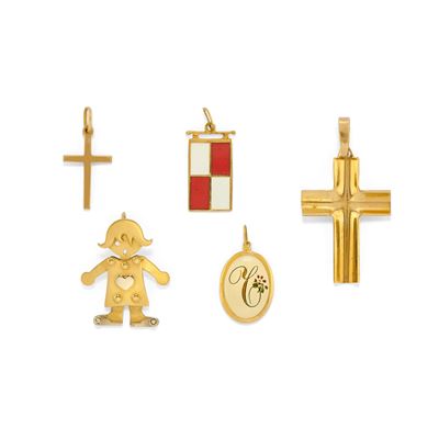 Cinque pendenti, oro giallo 18k, smalto policromo con diamanti e ceramica