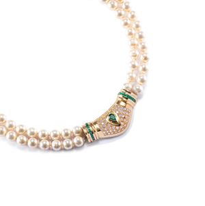 Synthetic pearl necklace