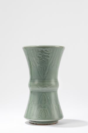 Vaso in porcellana celadon di forma ''Gu''