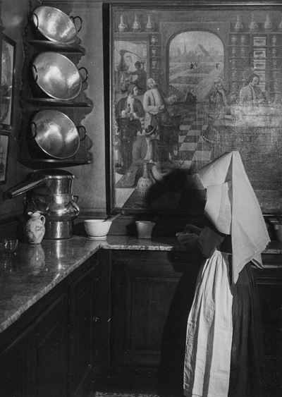 Les Hospice de Beaune. La Pharmacie, Stampa alla gelatina ai sali d'argento, 1951