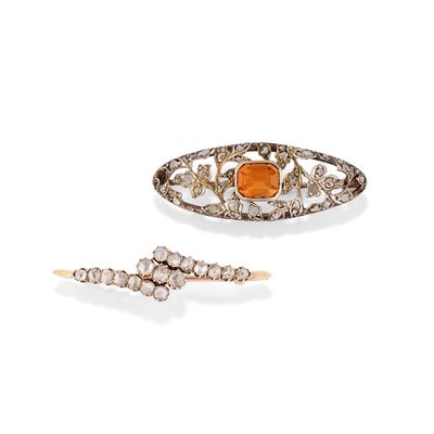 Due spille decorative in argento e oro bassa caratura con diamanti e quarzo arancione
